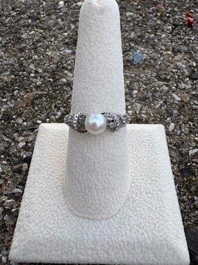 Vantel Pearl ring. NWT. White pearl .925 Silver